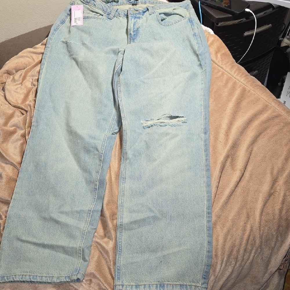 NWT Light Blue Distressed Women Jeans
